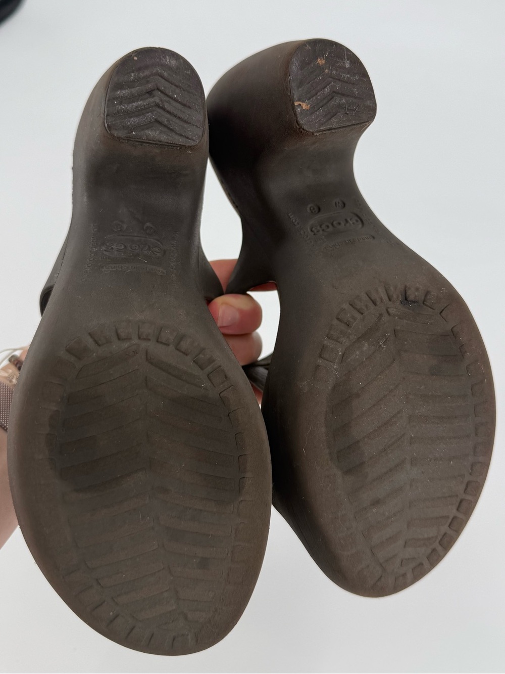 Crocs Cyprus IV Block Heel Sandal | Espresso | 8 - Picture 6 of 7